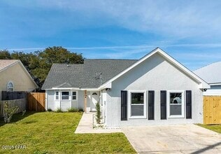 Building Photo - 104 Oleander Cir