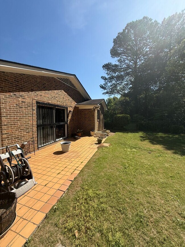 Foto del edificio - ** 2 Bed 2 Bath located by Trenholm State ** Call 334-366-9198 to schedule a self tour