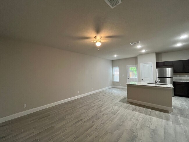 Building Photo - 7409 Savannah Brooks