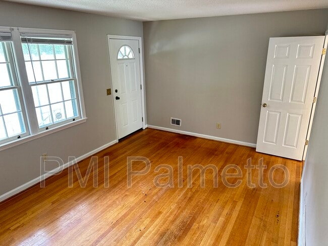 Building Photo - 129 Charmont Dr