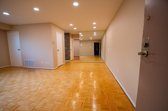 Foto del edificio - 9921 Bustleton Ave