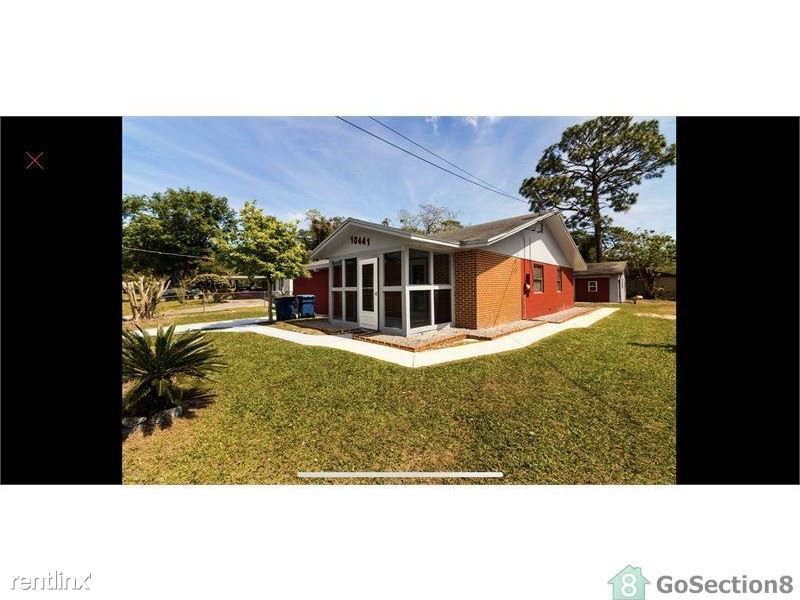 Primary Photo - 10441 Pinehurst Dr
