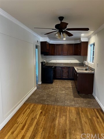 Foto del edificio - 20515 Vose St