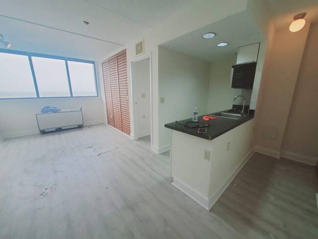Building Photo - 60 Strawberry Hill Ave