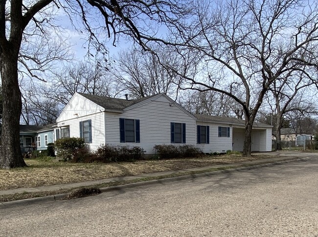 Photo - 3803 Poinsettia Dr House