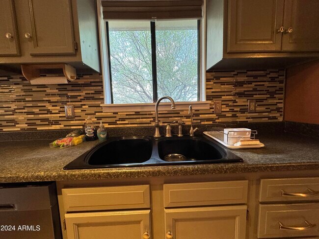 Foto del edificio - 260 W Camino De Mesa