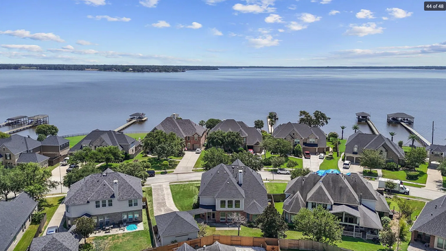 Building Photo - 13703 Elm Shores Dr
