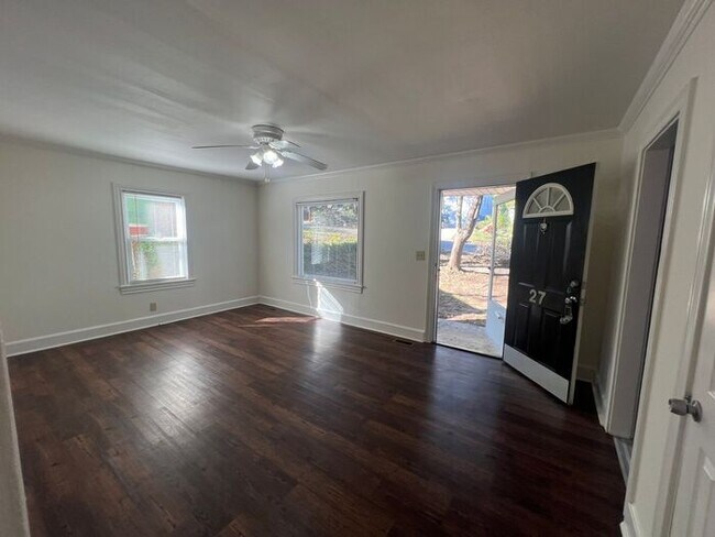 Foto del edificio - Cozy 2 Bedroom Home with Large Backyard