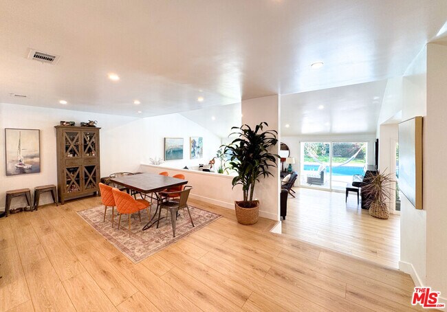 Foto del edificio - 4327 Cezanne Ave