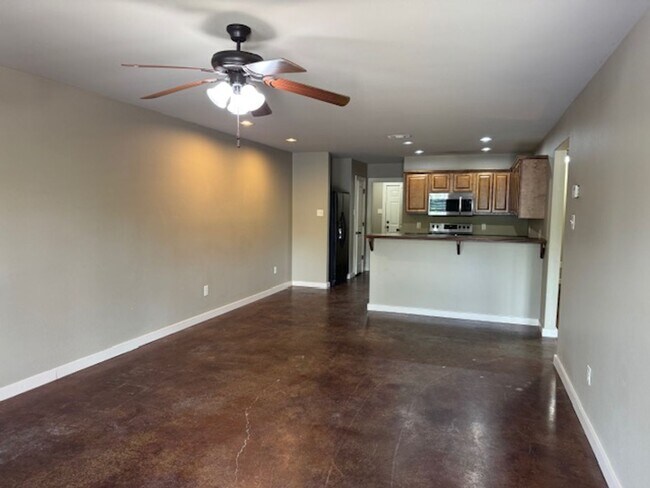 Foto del edificio - 2711 Ridgecrest Rd