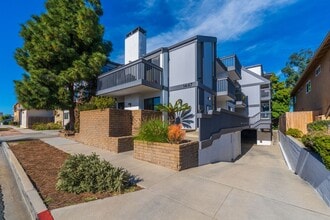 Building Photo - 1447 Manhattan Beach Blvd