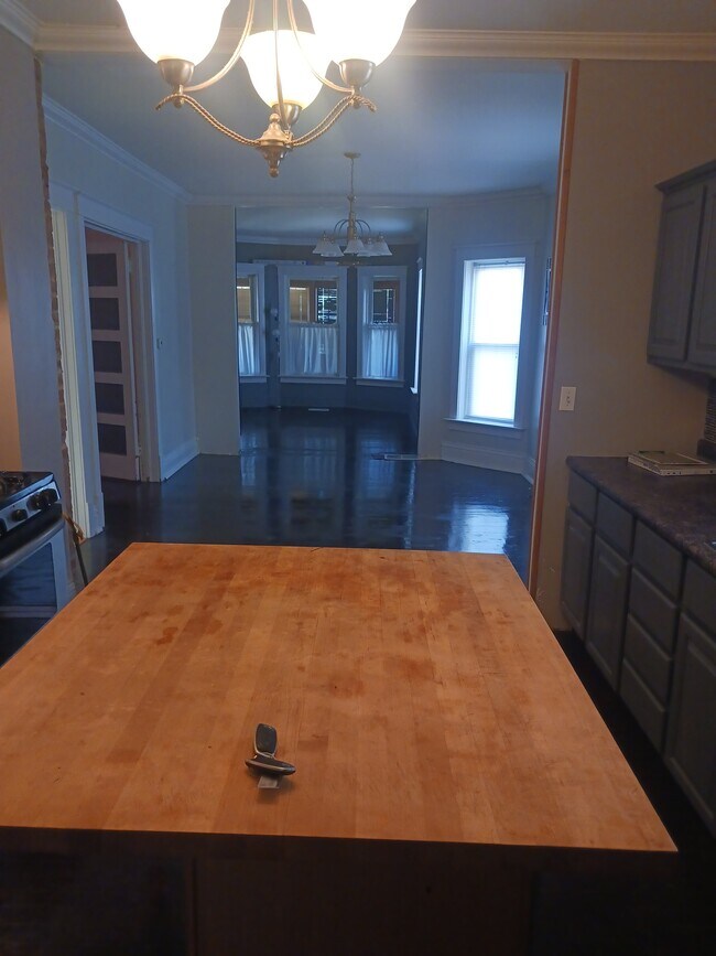 Renovated kitchen - 810 Farragut Pl