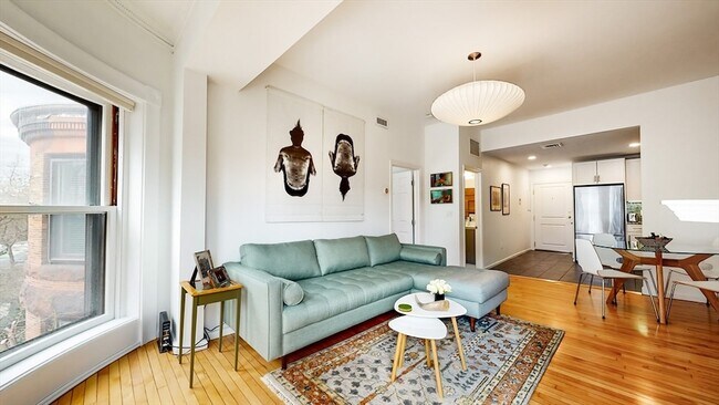 Foto del edificio - 23 Bay State Rd