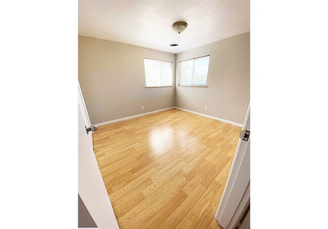 Foto del edificio - 551 Lowell Ave