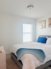 Building Photo - 182 Shackleton Dr