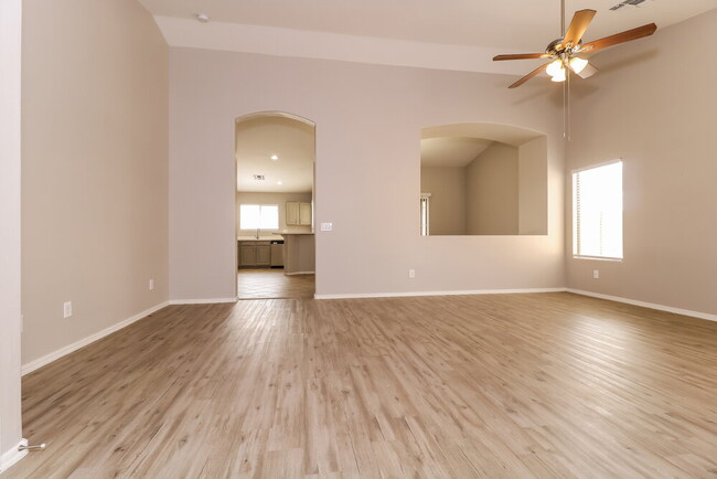Foto del edificio - 8137 W Hess Ave