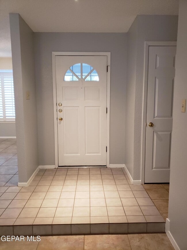 Building Photo - 4365 Loma De Oro Dr