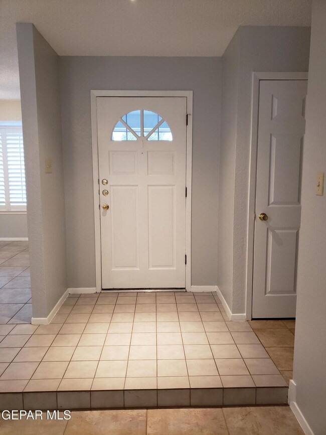 Foto del edificio - 4365 Loma De Oro Dr