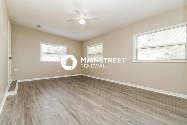 Foto del edificio - 3 Bedroom Pet-Friendly Home in Spring Hill, FL with Main Street Renewal