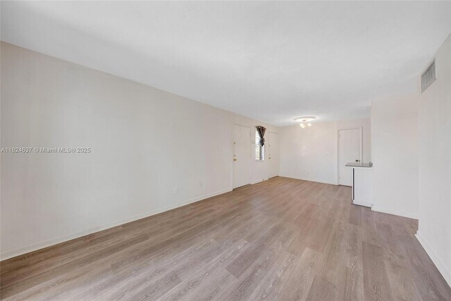 Foto del edificio - 8701 SW 141st St