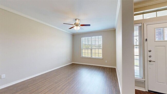 Foto del edificio - 2003 Harvey Mitchell Pkwy S