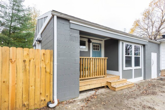 Building Photo - Awesome East Nashville Stone Cottage in gr...