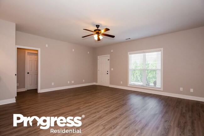 Building Photo - 165 Spring Cir