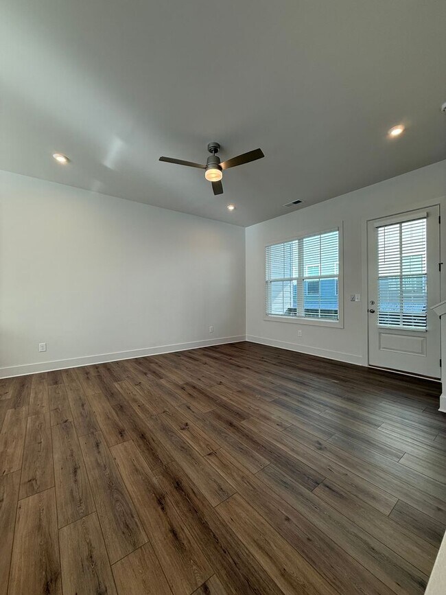 Building Photo - Gorgeous Chosewood/Grant Park Townhome