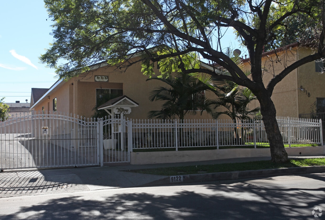 Building Photo - 6122 Aldama St