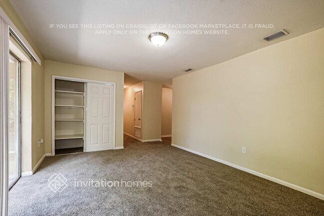 Foto del edificio - 984 Oak Dr