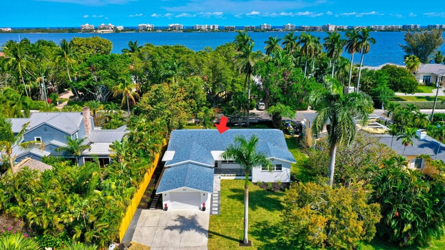 Building Photo - 624 S Palmway