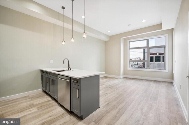 Foto del edificio - 2024 E Fletcher St