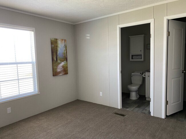 Foto del edificio - 5203 Rhine Dr