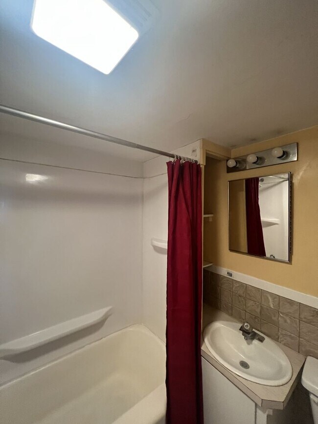 Foto del edificio - COMING SOON: Cute 2 Bedroom/ 2 bathroom ho...
