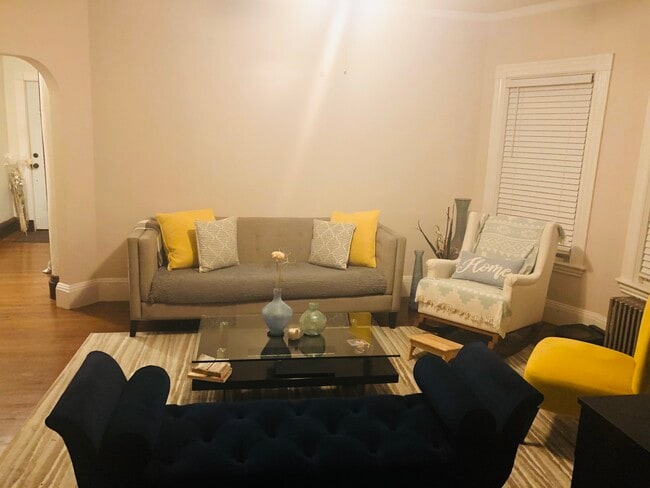 livingroom3 - 67 Cleverly Ct