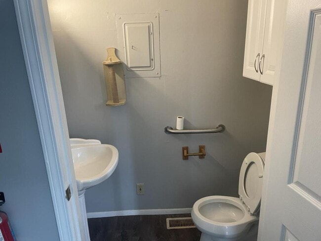 Building Photo - 399 E Main St