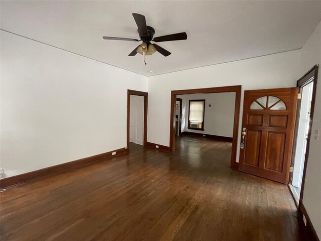 Foto del edificio - 2635 W University Ave