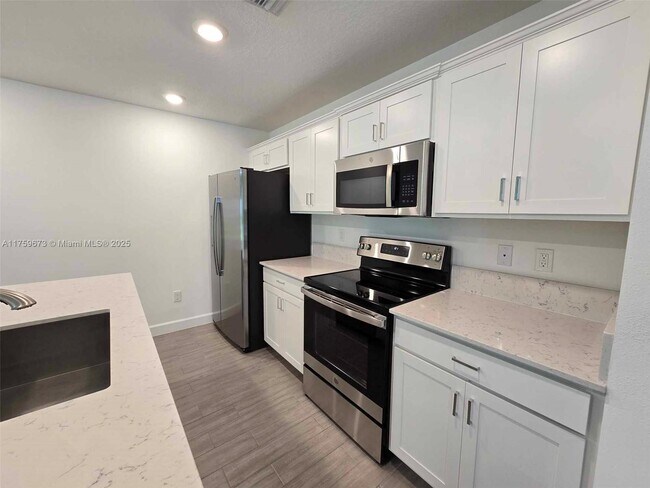 Foto del edificio - 6001 Woods Edge Cir