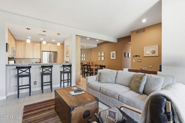 Foto del edificio - 9708 E Vía Linda