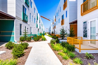 Building Photo - Marcato