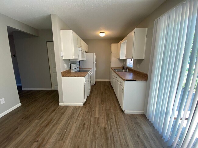 Building Photo - 3 Bedroom Townhome in West Fargo - MOVE IN...
