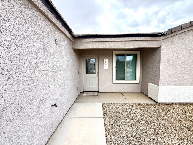 Building Photo - 2650 E Estrella Vis