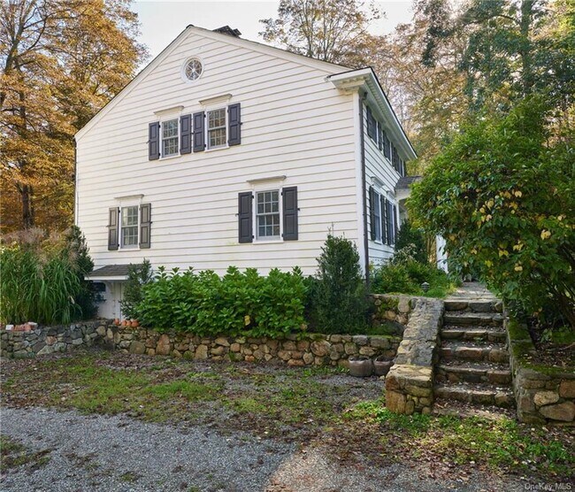 Foto del edificio - 1100 Old Albany Post Rd