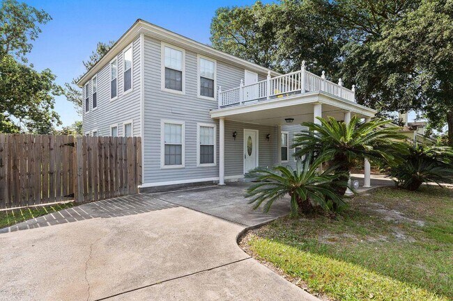 Building Photo - 2720 Beachview Dr.