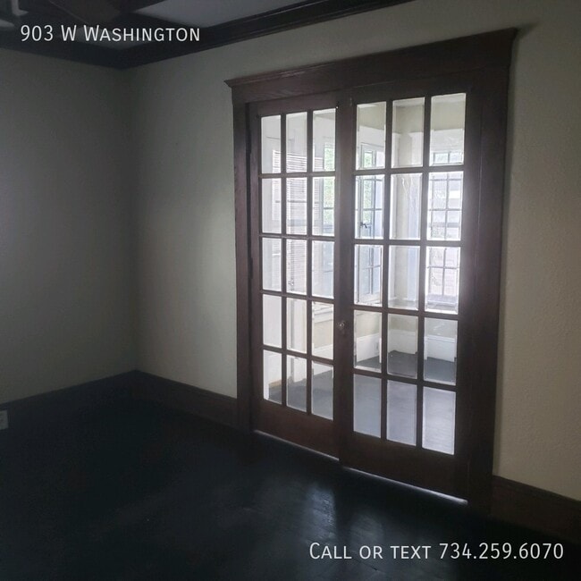 Building Photo - Four Bedroom on Washington