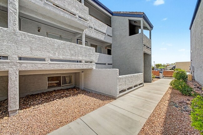 Building Photo - 1331 W Baseline Rd