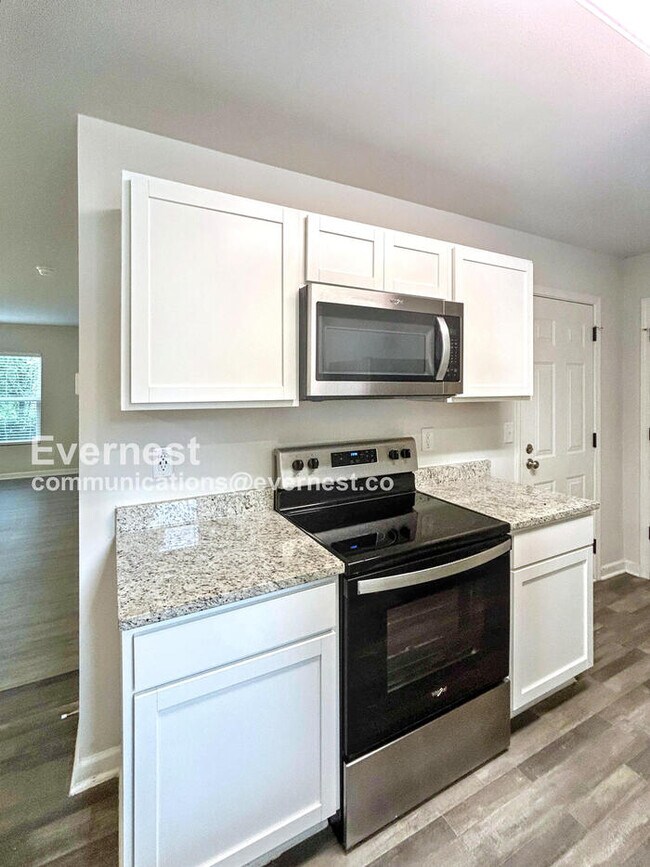 Foto del edificio - 1600 Sandersted Village Cir