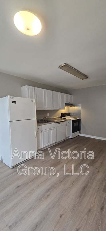 Building Photo - 5307 Valiquet Ave