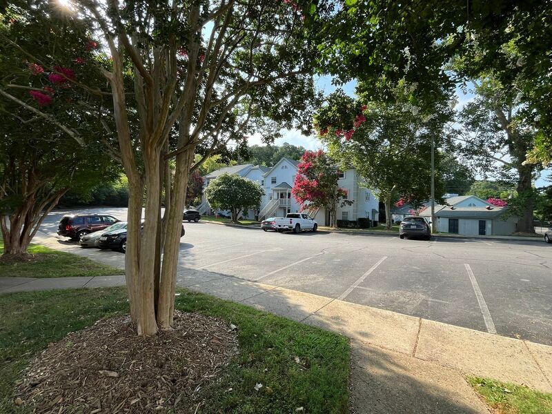 Foto del edificio - 2502 Avent Ferry Rd