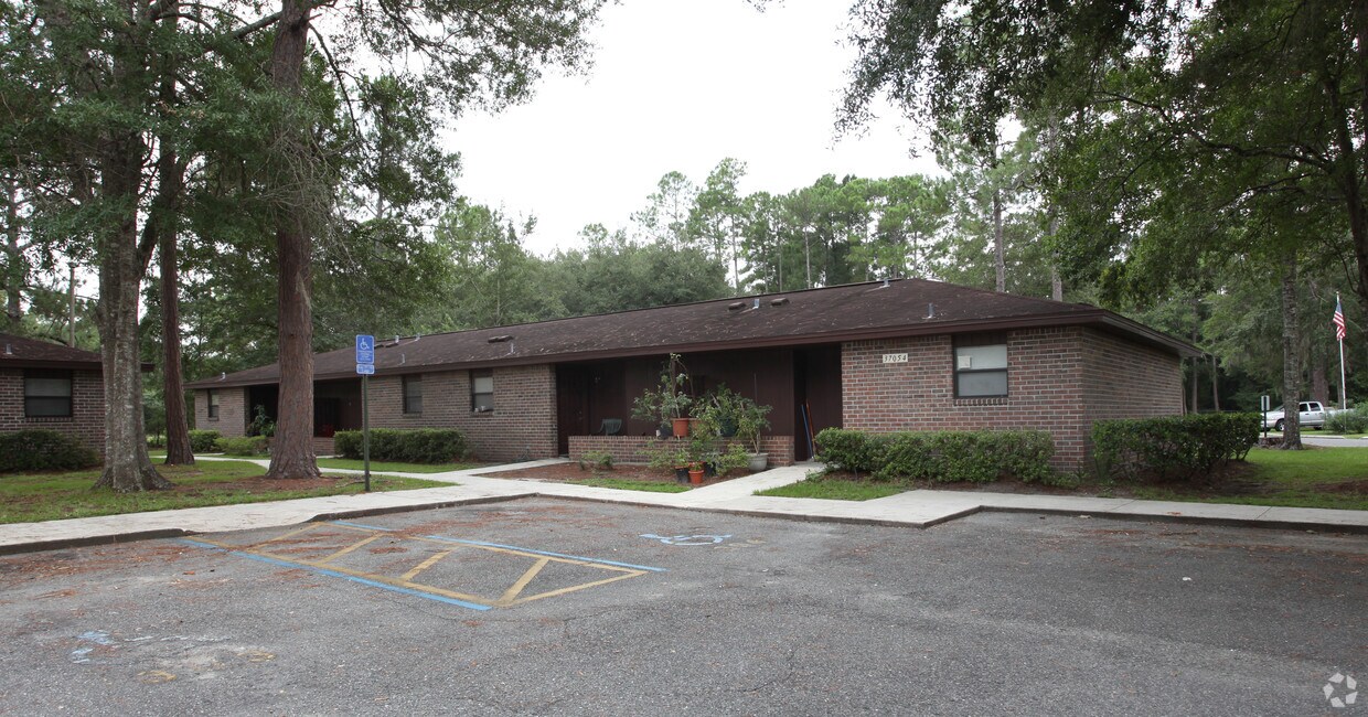 Pine Tree Apartments Hilliard Fl Apartments Com